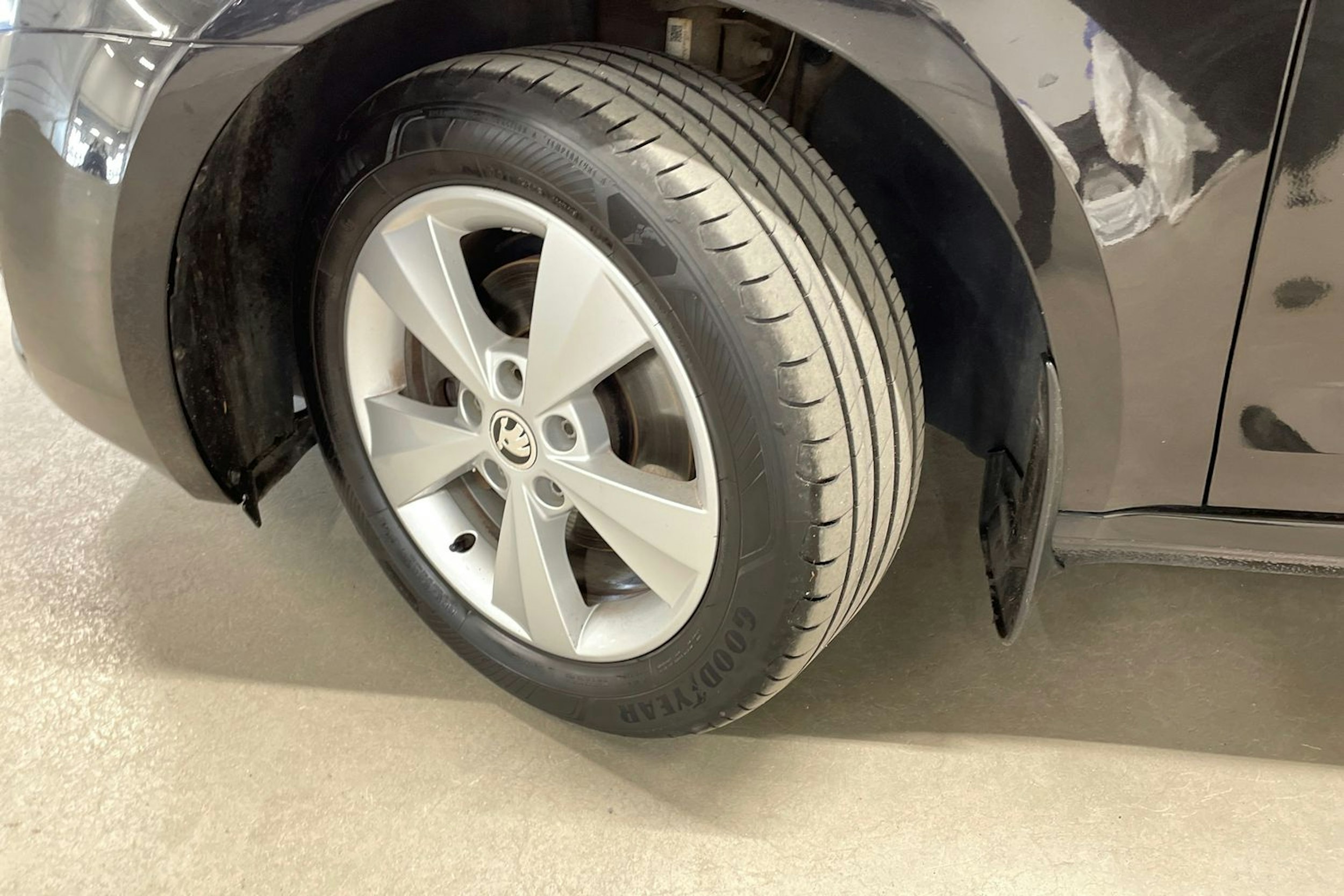 Musta Skoda OCTAVIA 2014 kuva 13.
