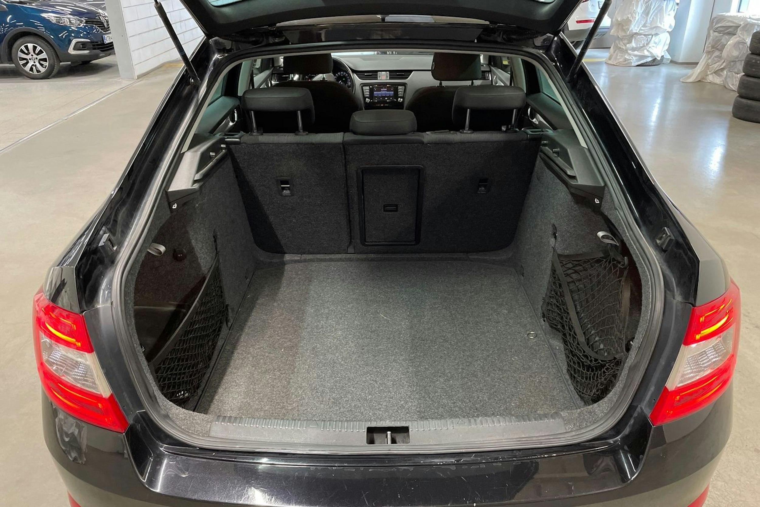 Musta Skoda OCTAVIA 2014 kuva 15.