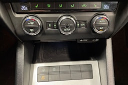 Musta Skoda OCTAVIA 2014 kuva 19.