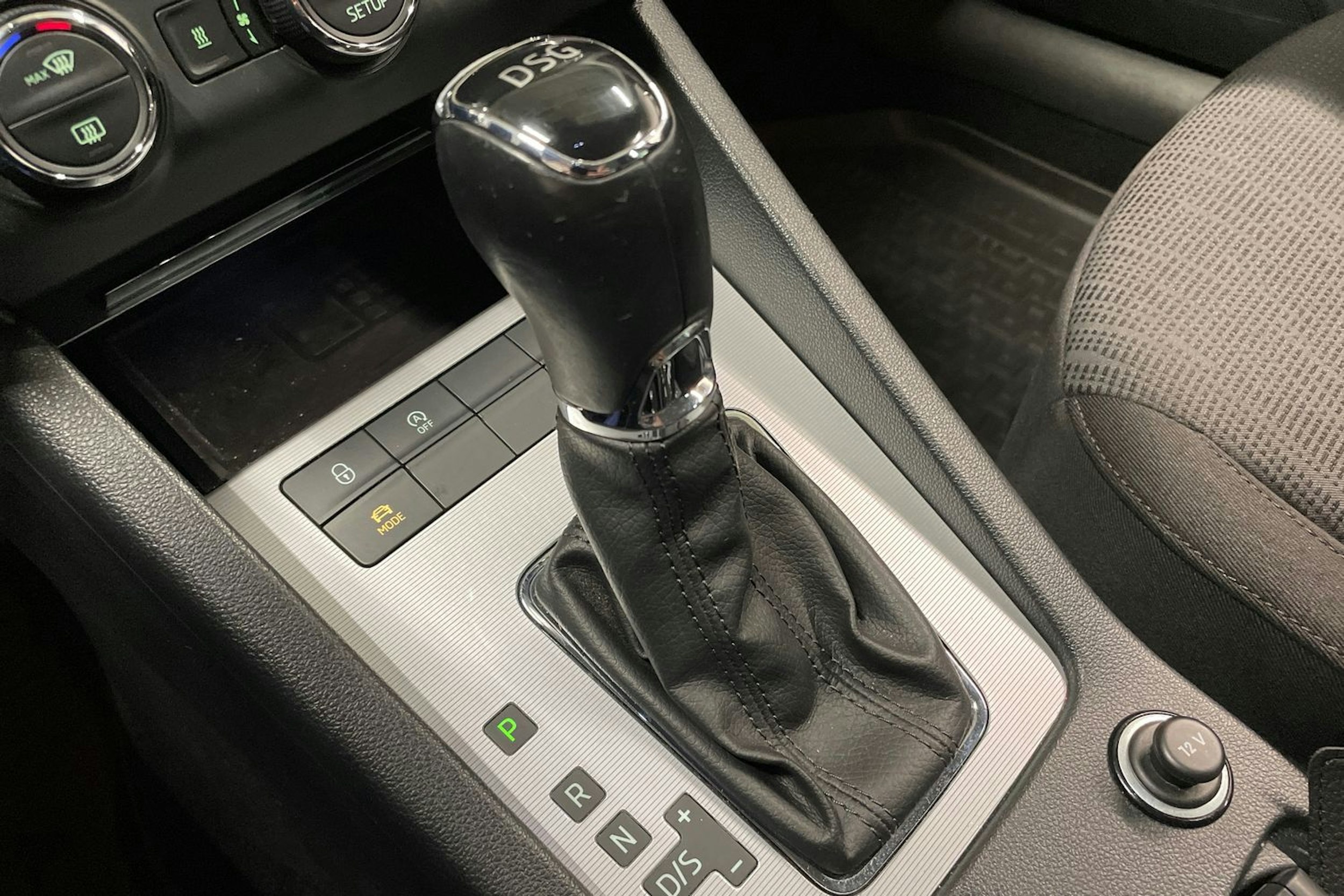 Musta Skoda OCTAVIA 2014 kuva 20.