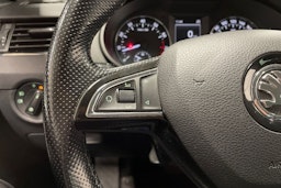 Musta Skoda OCTAVIA 2014 kuva 24.