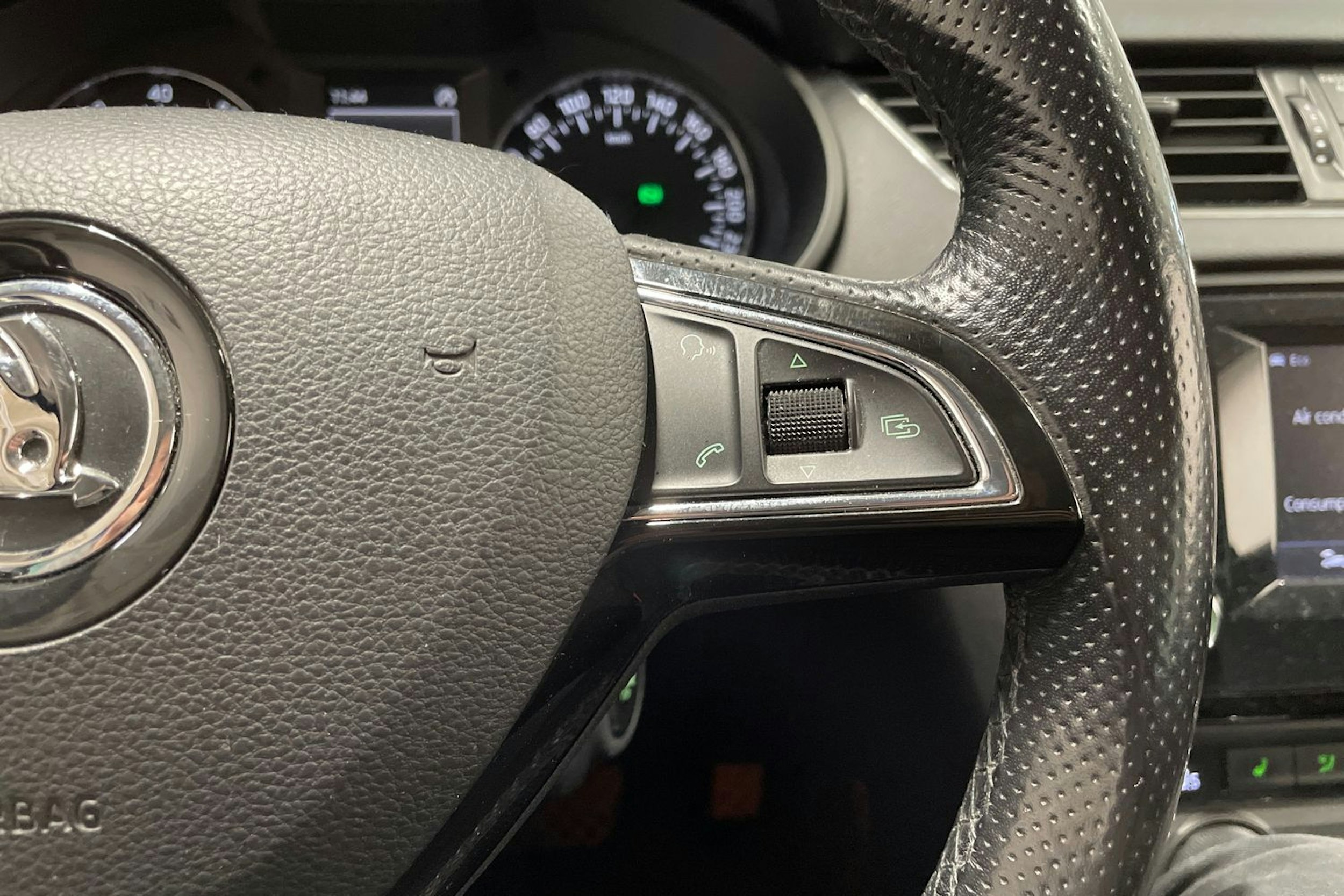 Musta Skoda OCTAVIA 2014 kuva 25.