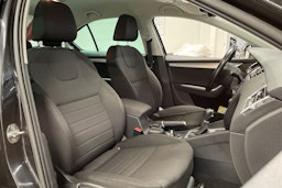 Musta Skoda OCTAVIA 2014 kuva 26.