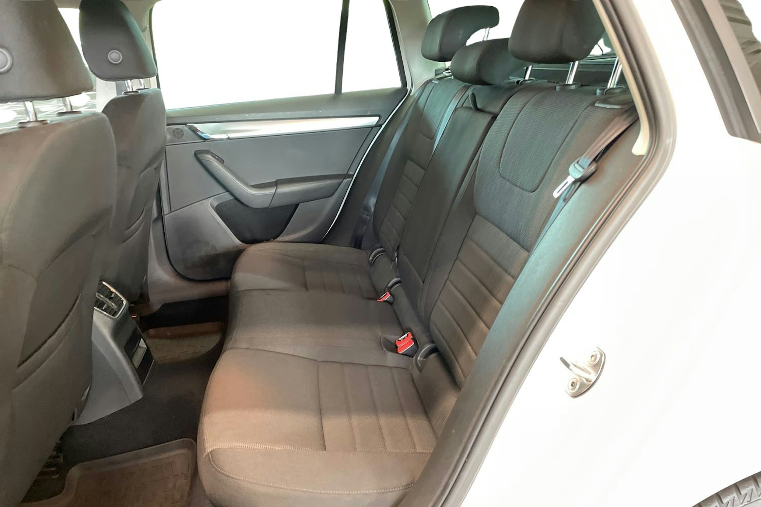 valkoinen Skoda Octavia 2014 kuva 10.