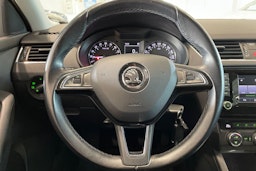 valkoinen Skoda Octavia 2014 kuva 15.
