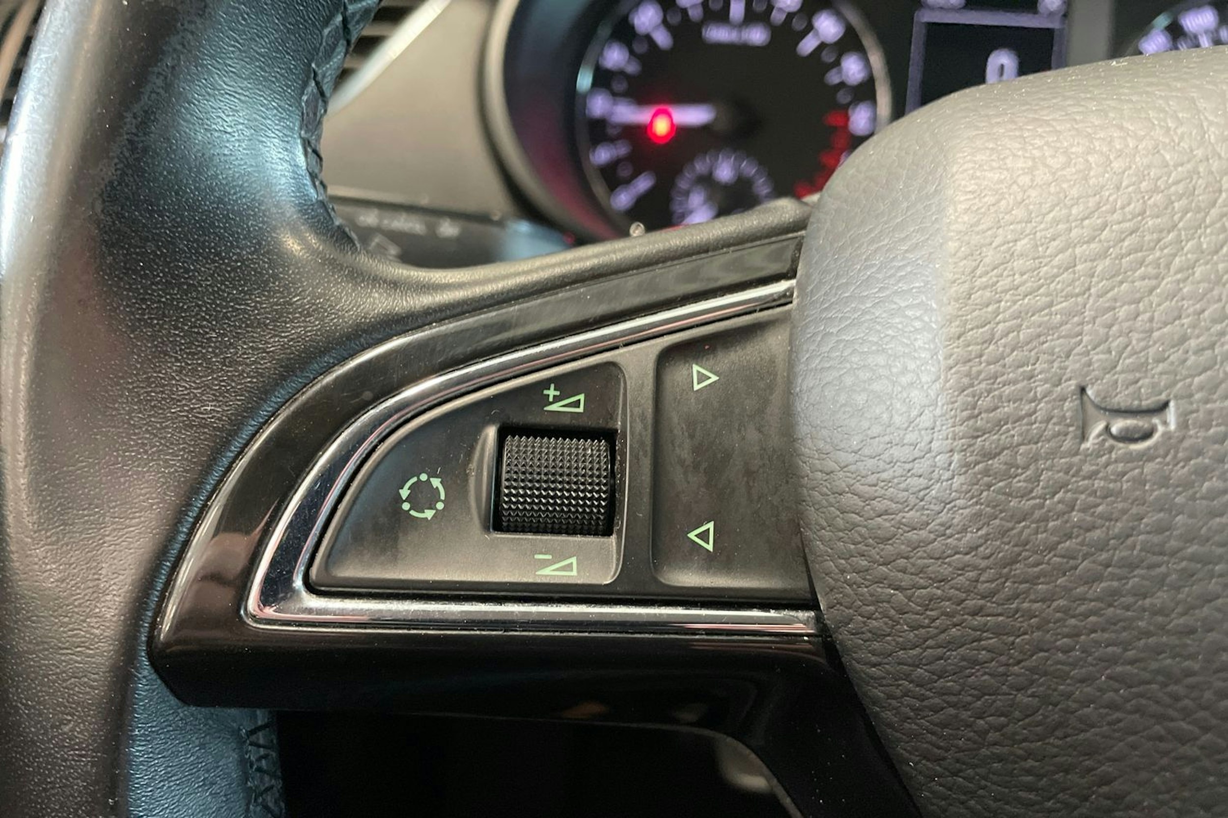 valkoinen Skoda Octavia 2014 kuva 17.