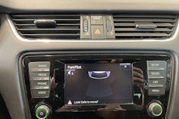 valkoinen Skoda Octavia 2014 kuva 21.