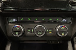 valkoinen Skoda Octavia 2014 kuva 26.
