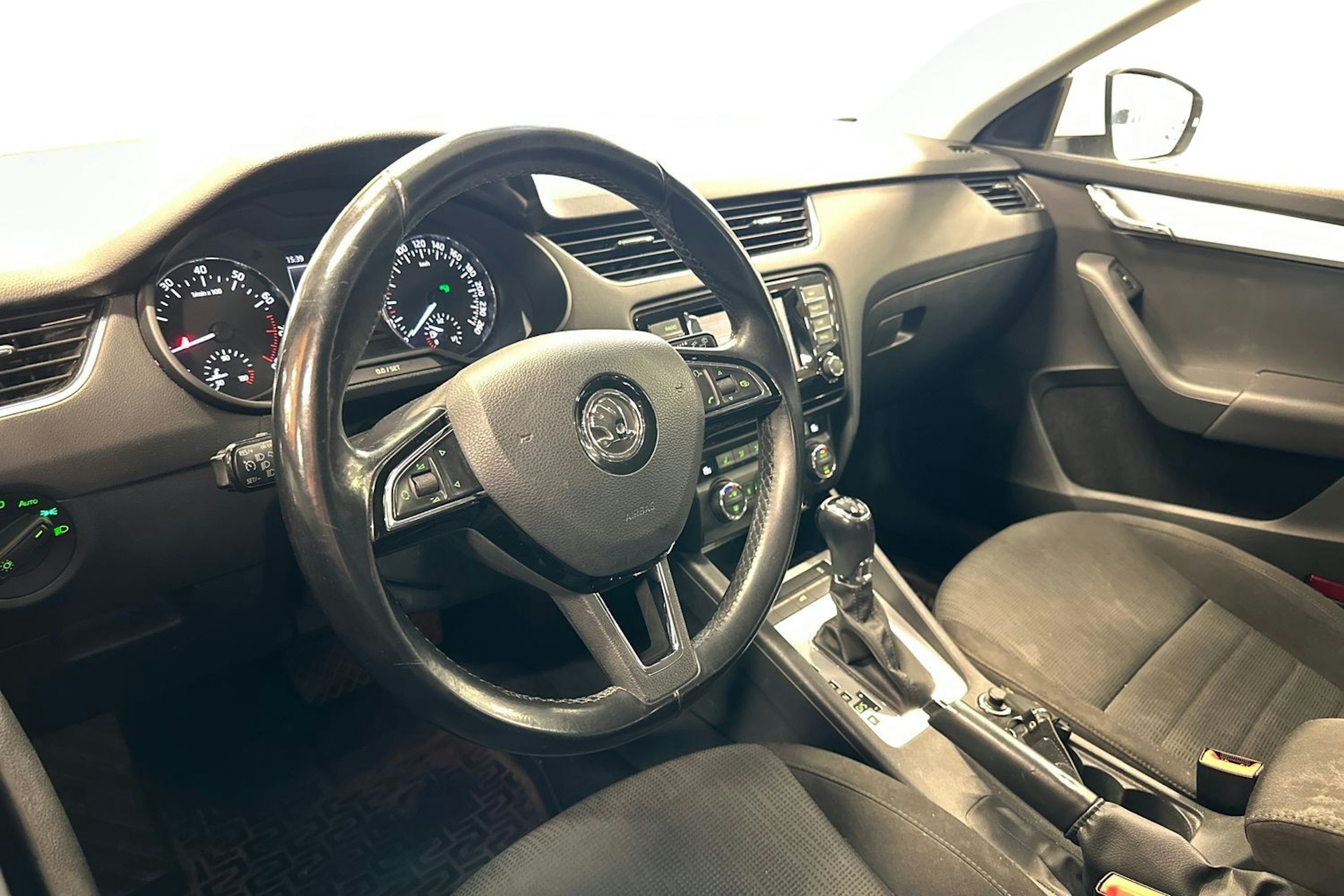 valkoinen Skoda Octavia 2014 kuva 3.