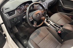 Valkoinen Skoda OCTAVIA 2014 kuva 6.