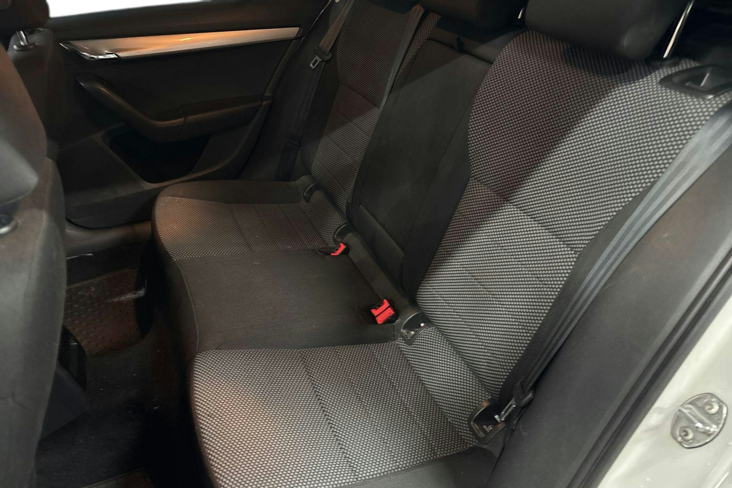 Valkoinen Skoda OCTAVIA 2014 kuva 8.