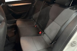 Valkoinen Skoda OCTAVIA 2014 kuva 8.