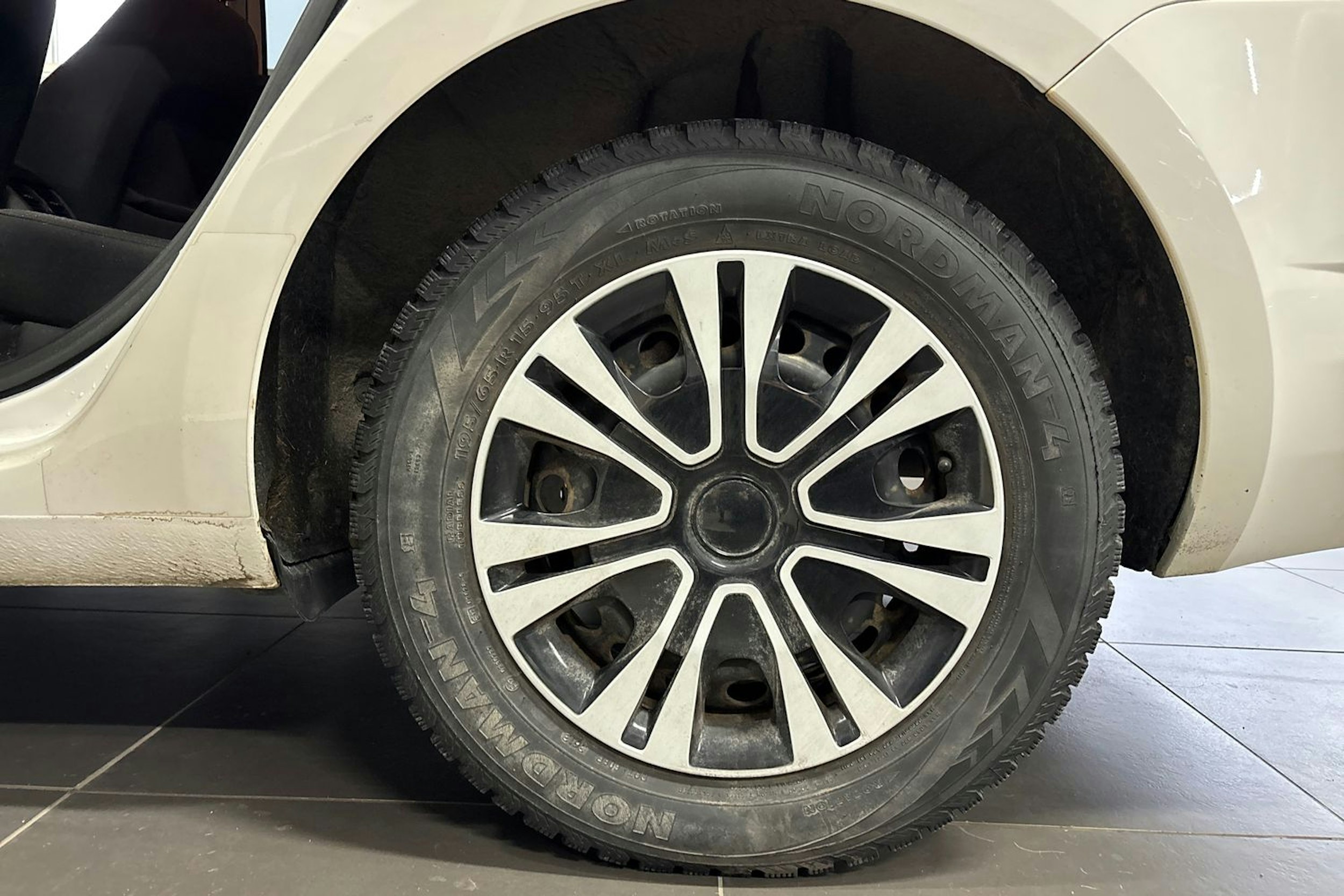 Valkoinen Skoda OCTAVIA 2014 kuva 10.