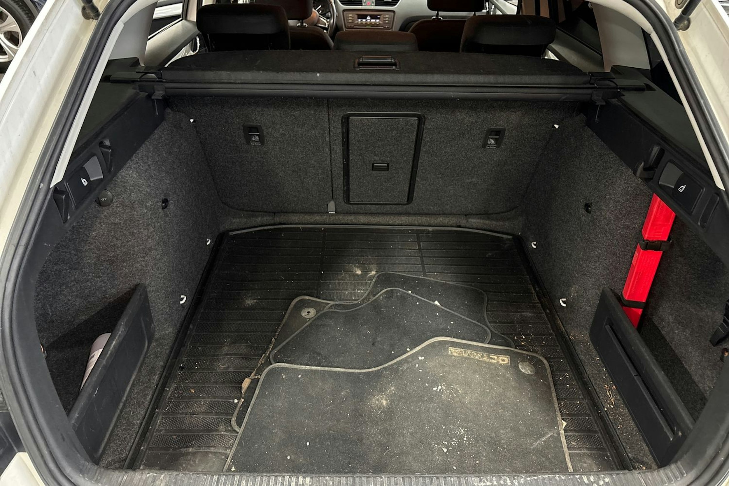 Valkoinen Skoda OCTAVIA 2014 kuva 15.