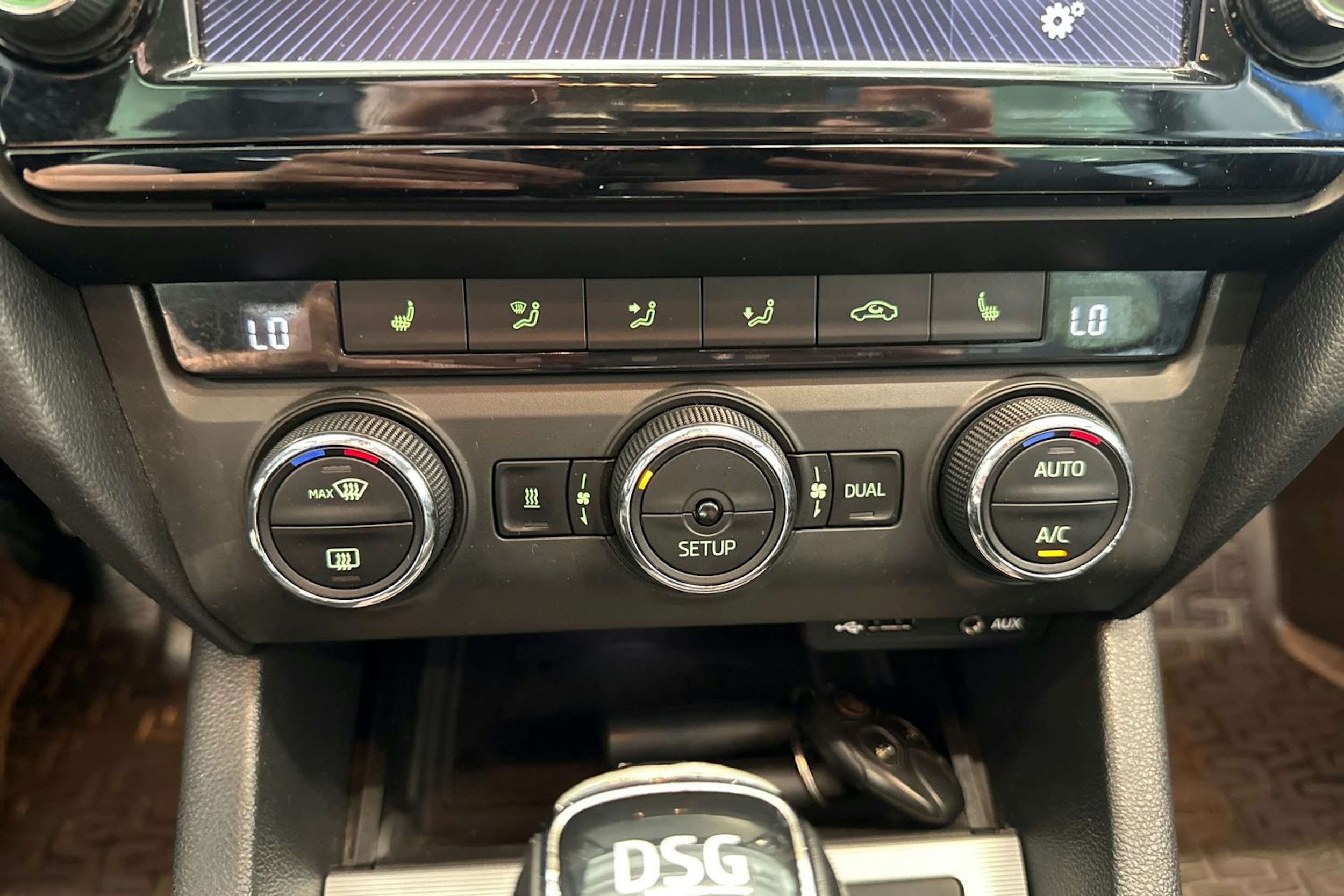 Sininen Skoda OCTAVIA 2014 kuva 21.