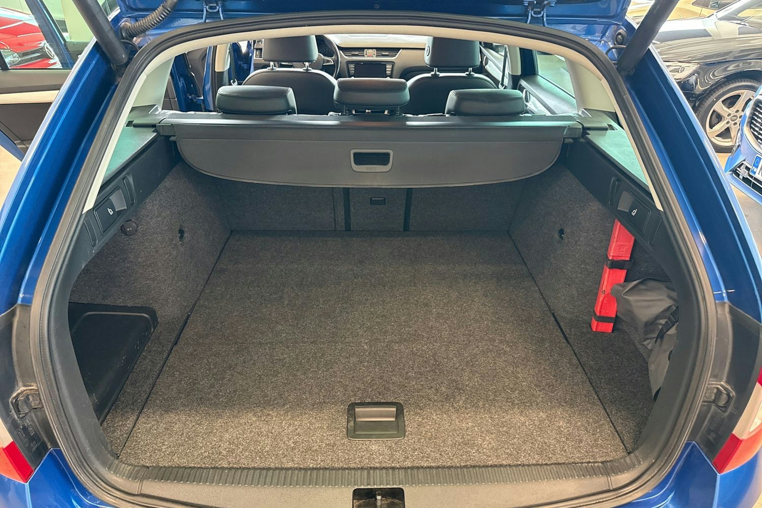 Sininen Skoda OCTAVIA 2014 kuva 24.