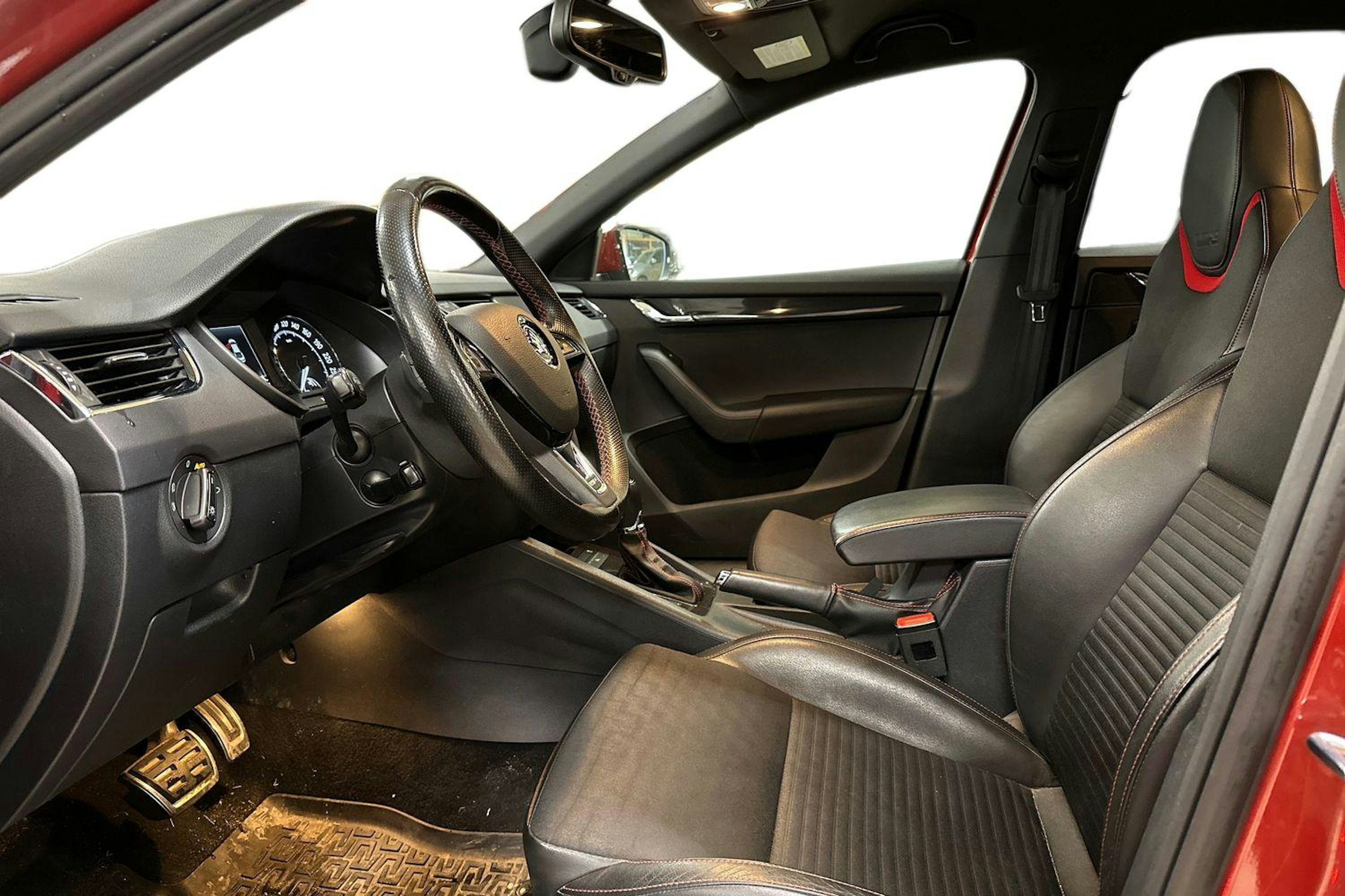 punainen Skoda Octavia 2014 kuva 3.