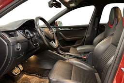 punainen Skoda Octavia 2014 kuva 3.