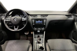 punainen Skoda Octavia 2014 kuva 7.