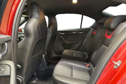 punainen Skoda Octavia 2014 kuva 8.