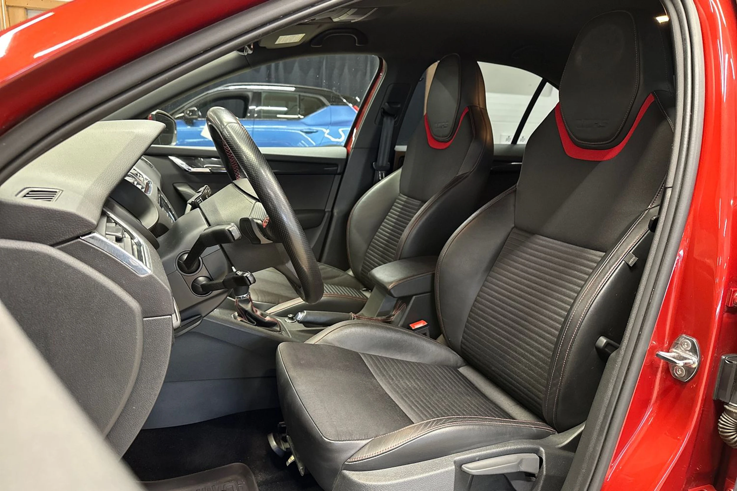 punainen Skoda Octavia 2014 kuva 12.