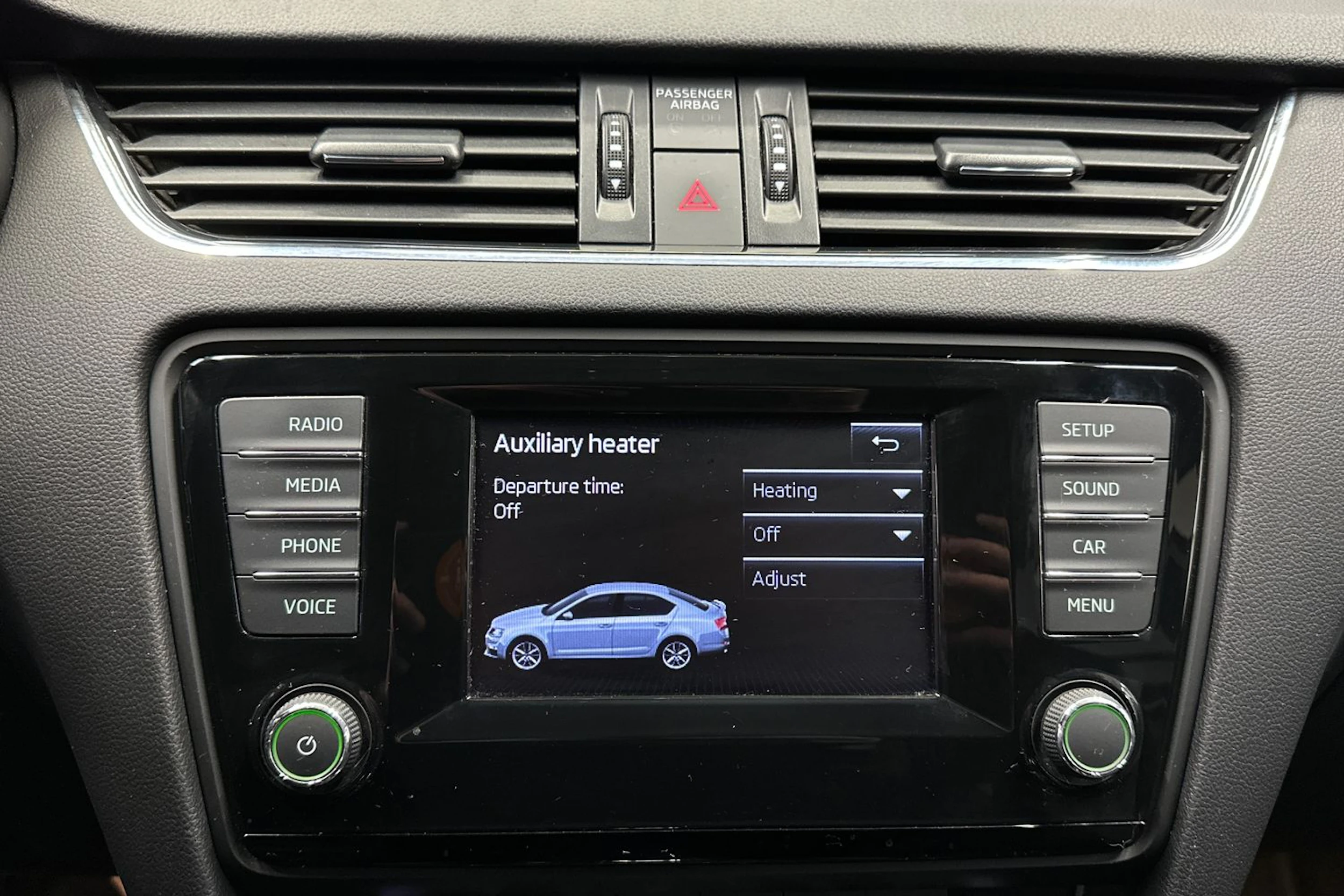 punainen Skoda Octavia 2014 kuva 14.