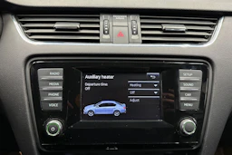 punainen Skoda Octavia 2014 kuva 14.