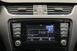 punainen Skoda Octavia 2014 kuva 15.