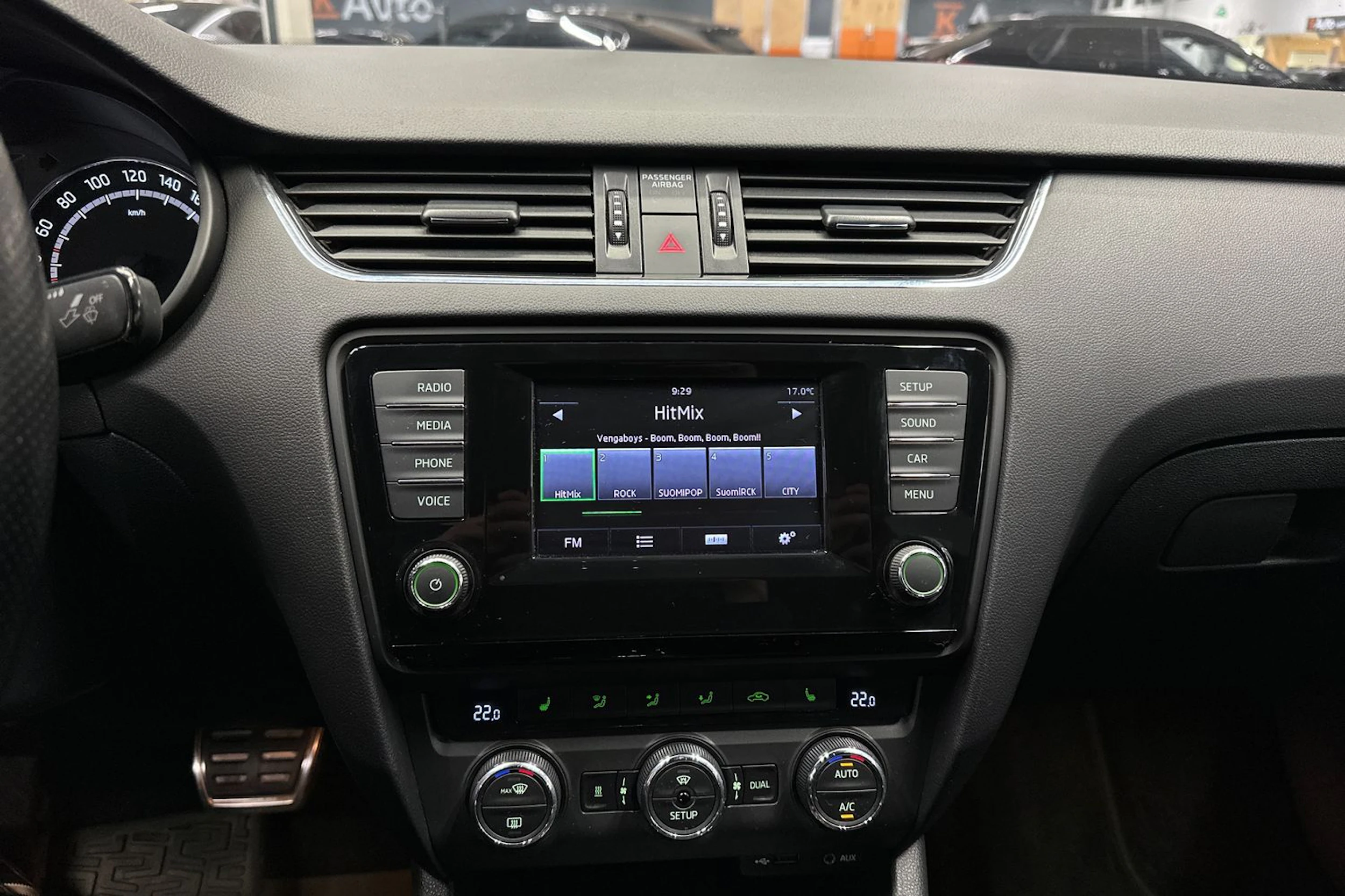 punainen Skoda Octavia 2014 kuva 16.