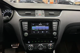 punainen Skoda Octavia 2014 kuva 16.