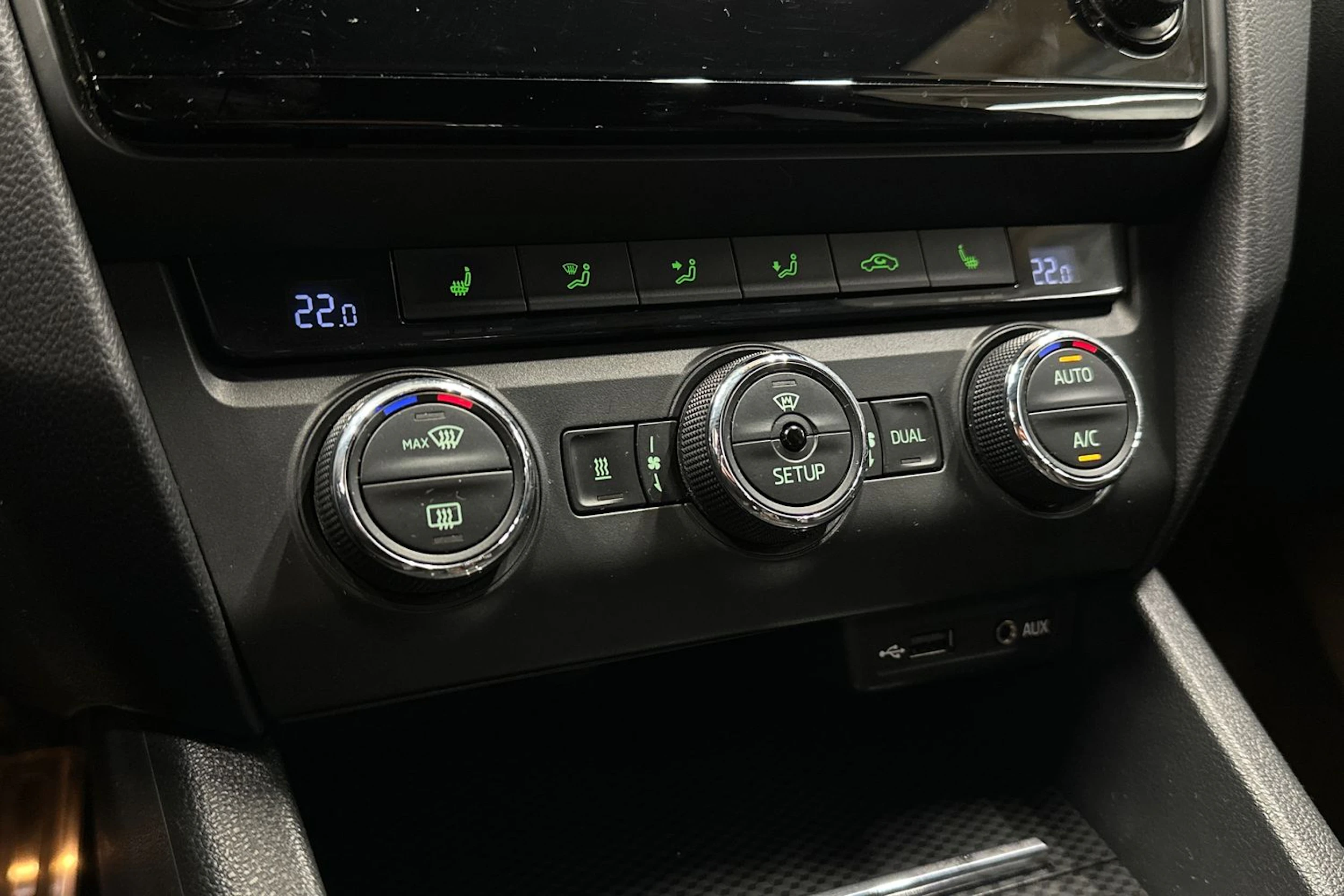 punainen Skoda Octavia 2014 kuva 17.