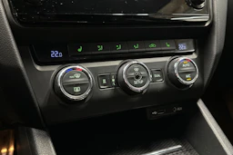 punainen Skoda Octavia 2014 kuva 17.