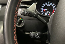 punainen Skoda Octavia 2014 kuva 21.