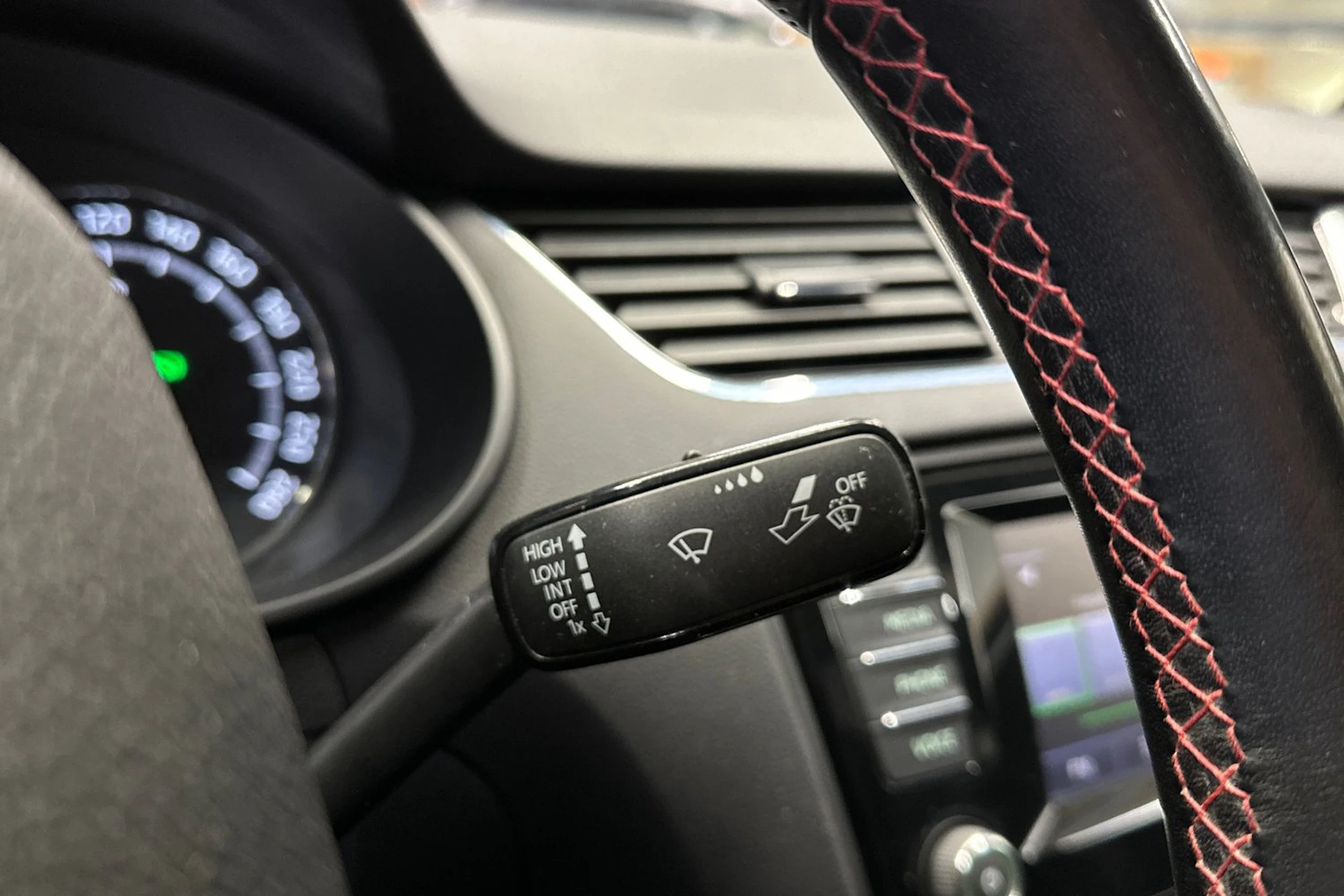 punainen Skoda Octavia 2014 kuva 22.