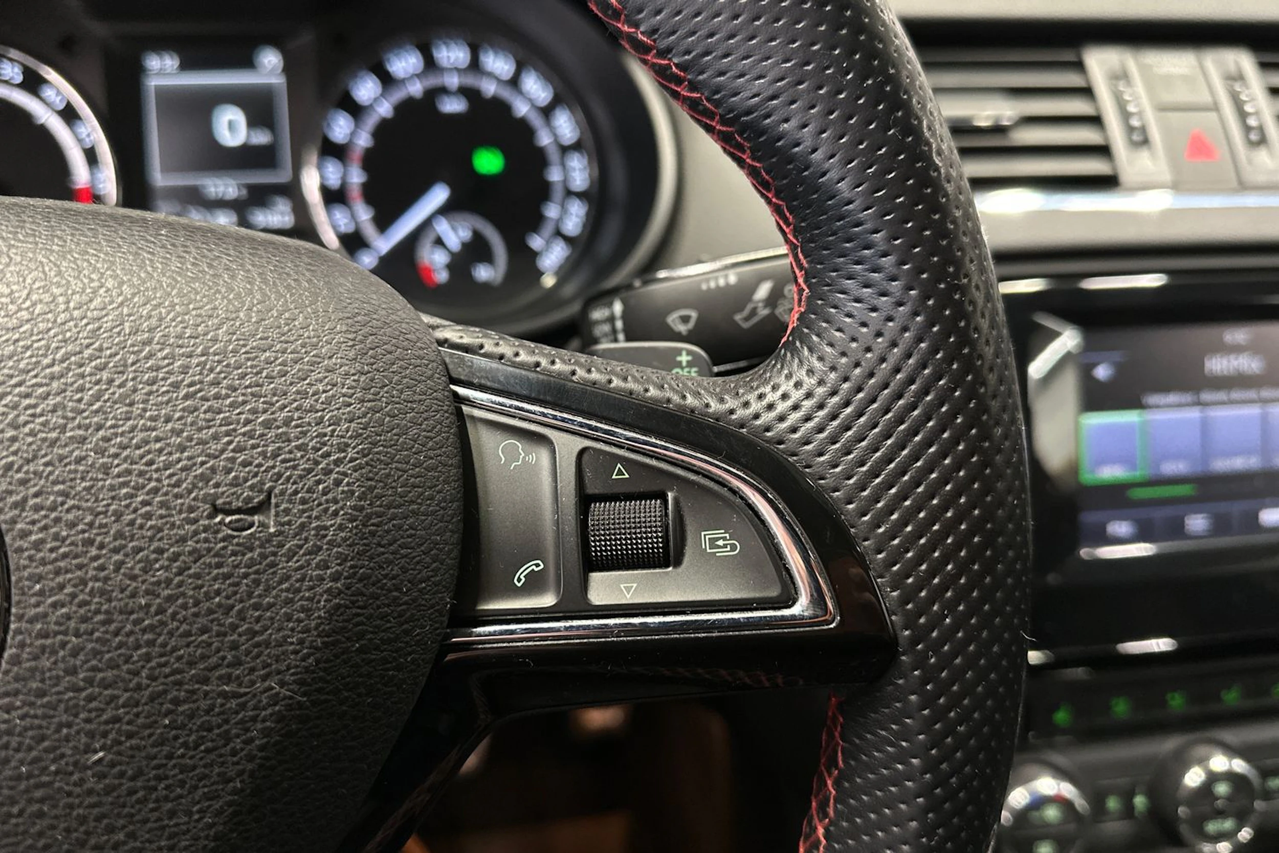 punainen Skoda Octavia 2014 kuva 24.