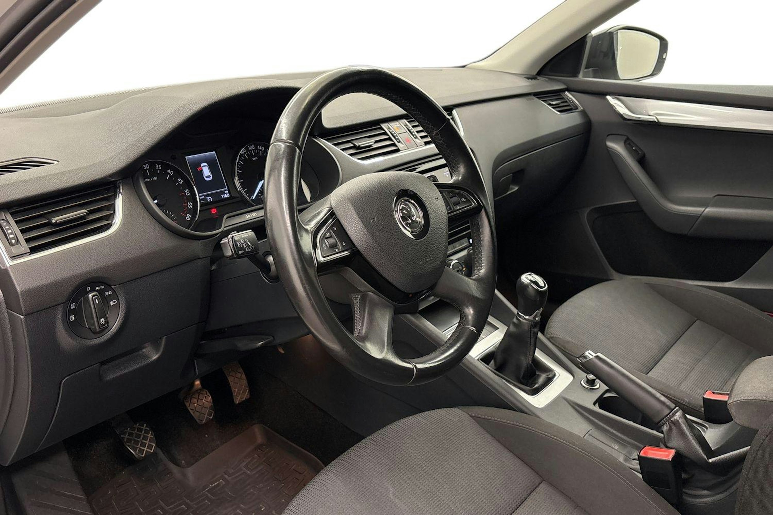 valkoinen Skoda Octavia 2014 kuva 7.