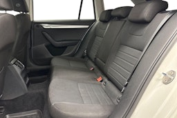 valkoinen Skoda Octavia 2014 kuva 10.