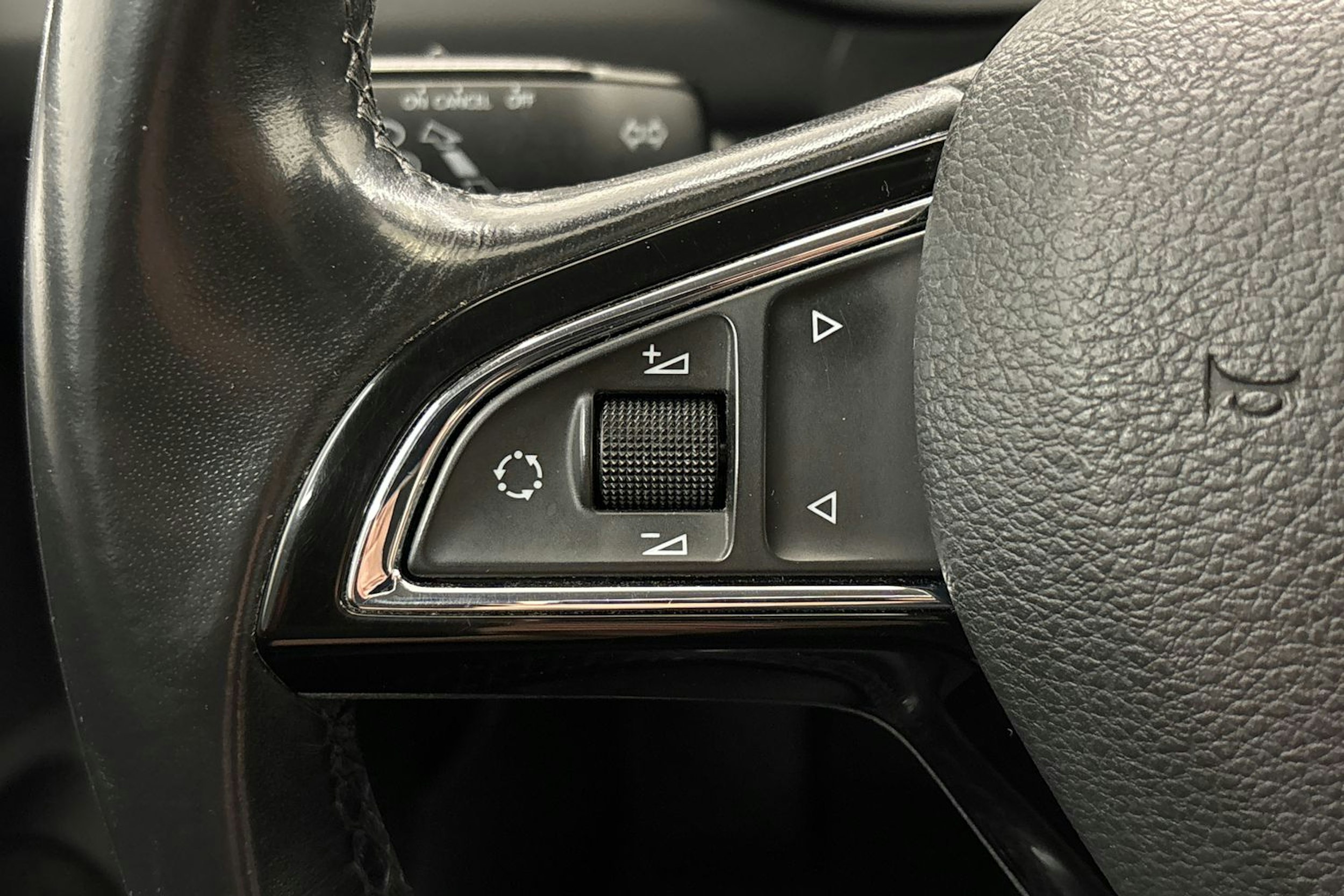 valkoinen Skoda Octavia 2014 kuva 15.