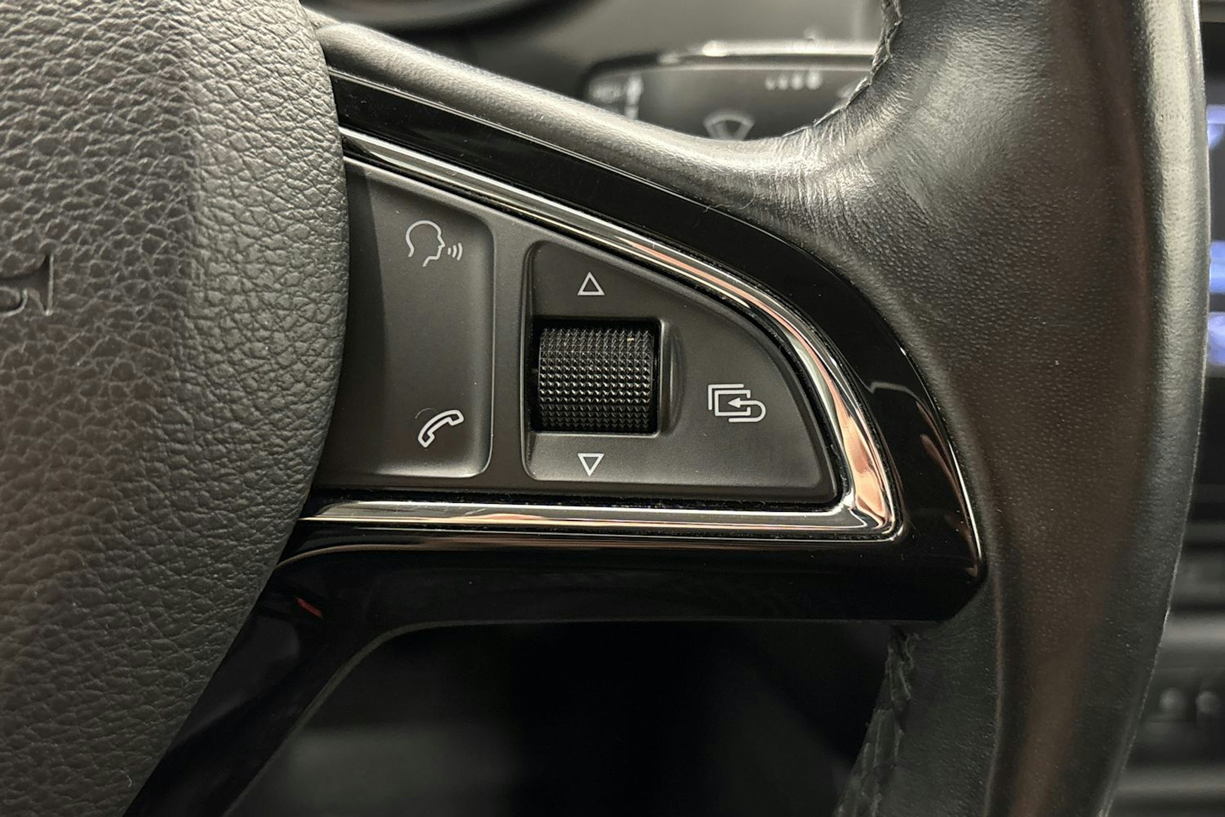 valkoinen Skoda Octavia 2014 kuva 16.