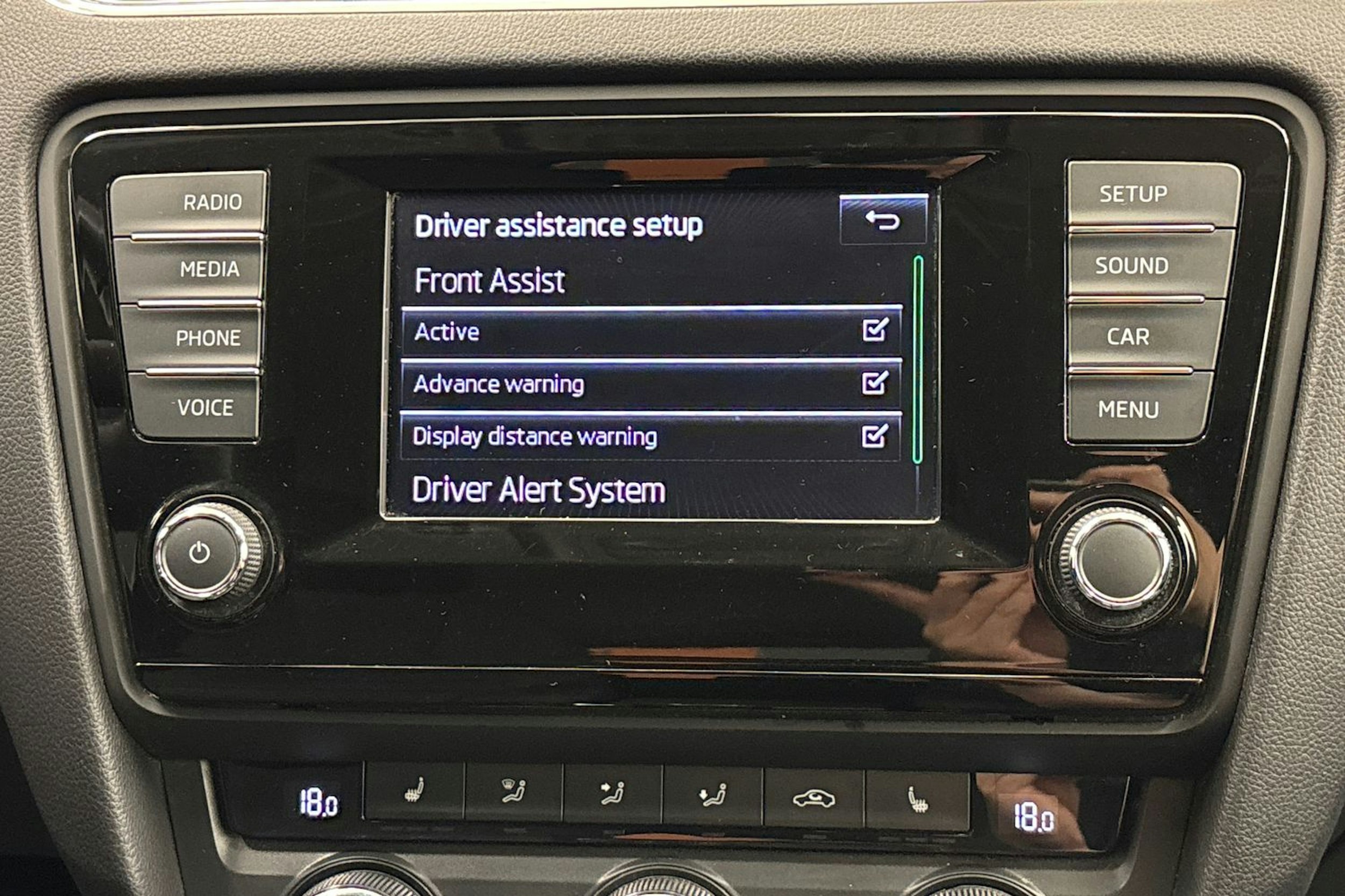 valkoinen Skoda Octavia 2014 kuva 18.