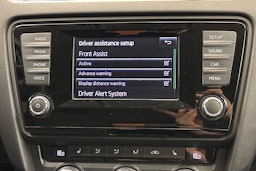 valkoinen Skoda Octavia 2014 kuva 18.