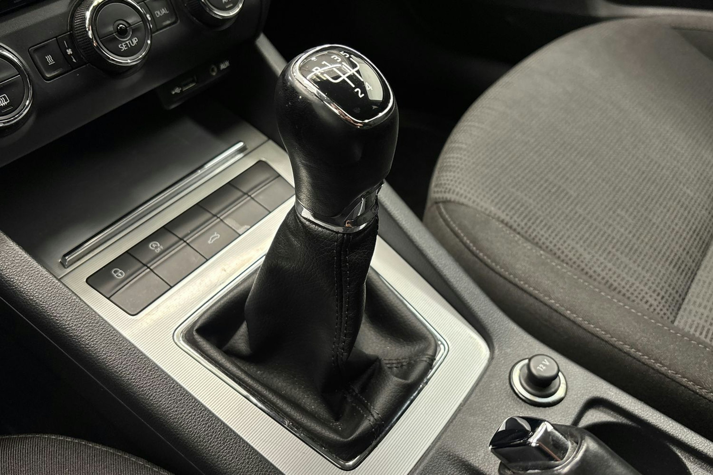 valkoinen Skoda Octavia 2014 kuva 21.