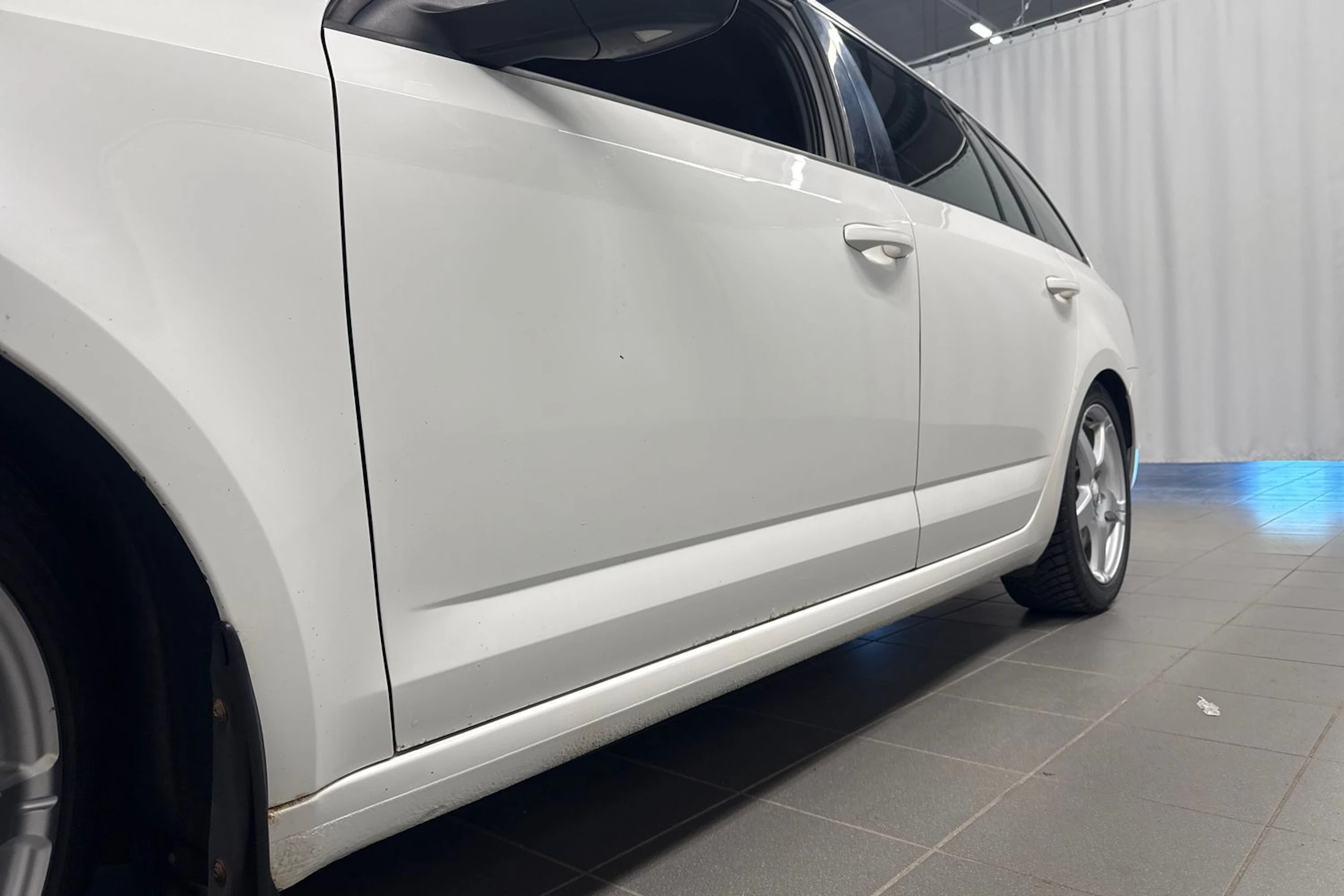 valkoinen Skoda Octavia 2014 kuva 13.