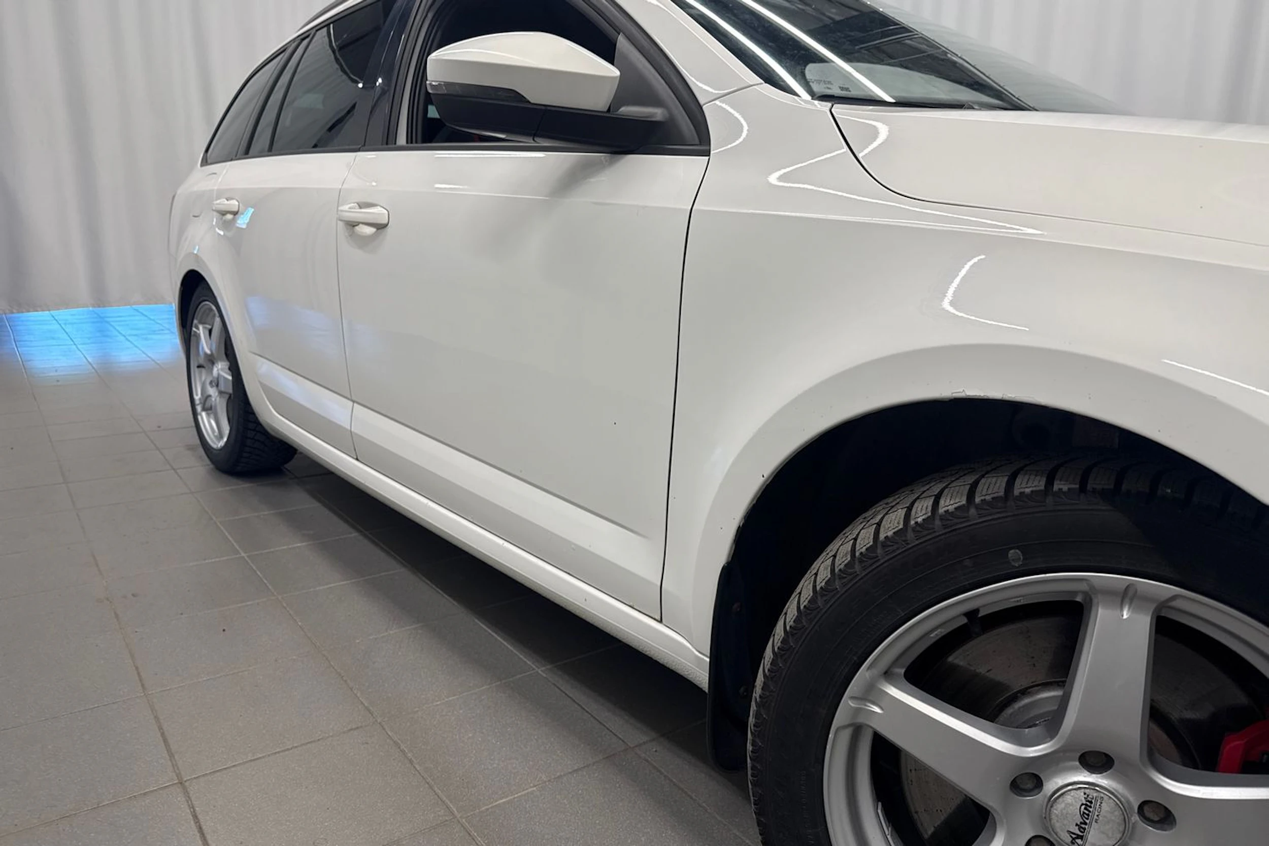 valkoinen Skoda Octavia 2014 kuva 17.