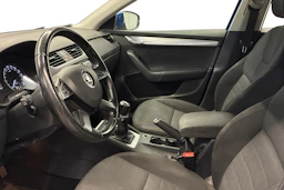 sininen Skoda Octavia 2014 kuva 7.