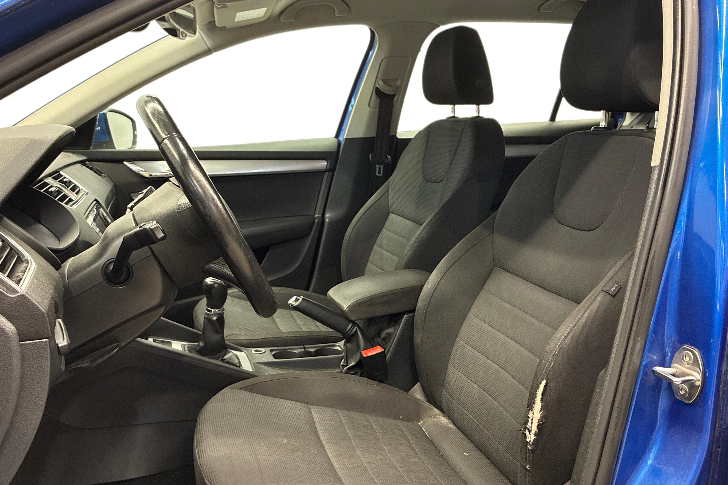 sininen Skoda Octavia 2014 kuva 8.