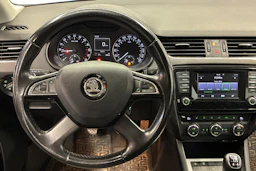 sininen Skoda Octavia 2014 kuva 9.