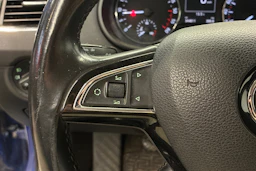 sininen Skoda Octavia 2014 kuva 10.