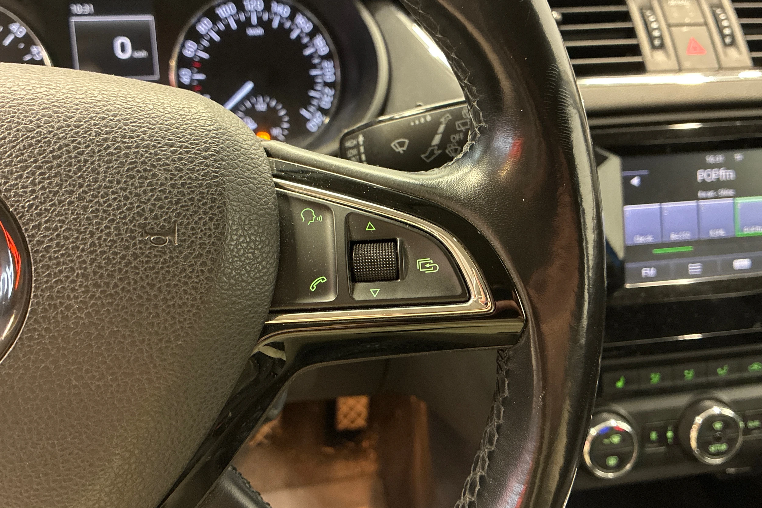 sininen Skoda Octavia 2014 kuva 11.