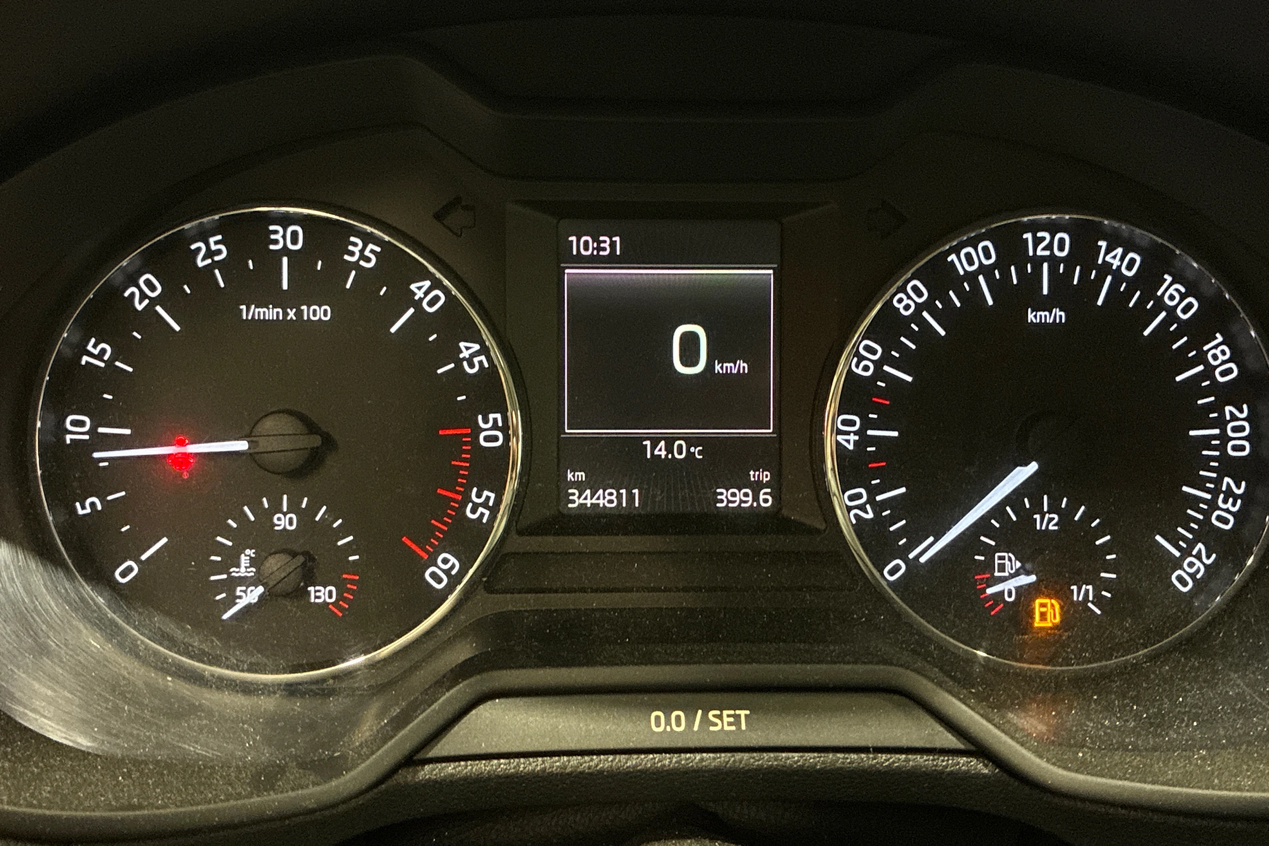 sininen Skoda Octavia 2014 kuva 12.